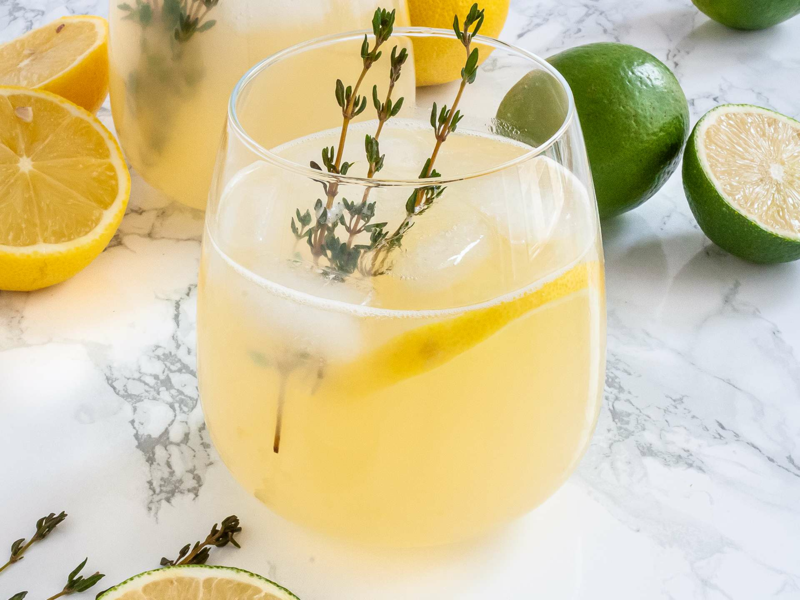 elektrolytgetraenke selber machen limonade mit thymian