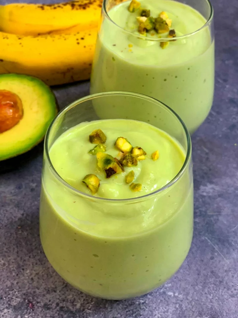 schnelle desserts im glas mit joghurt avokado