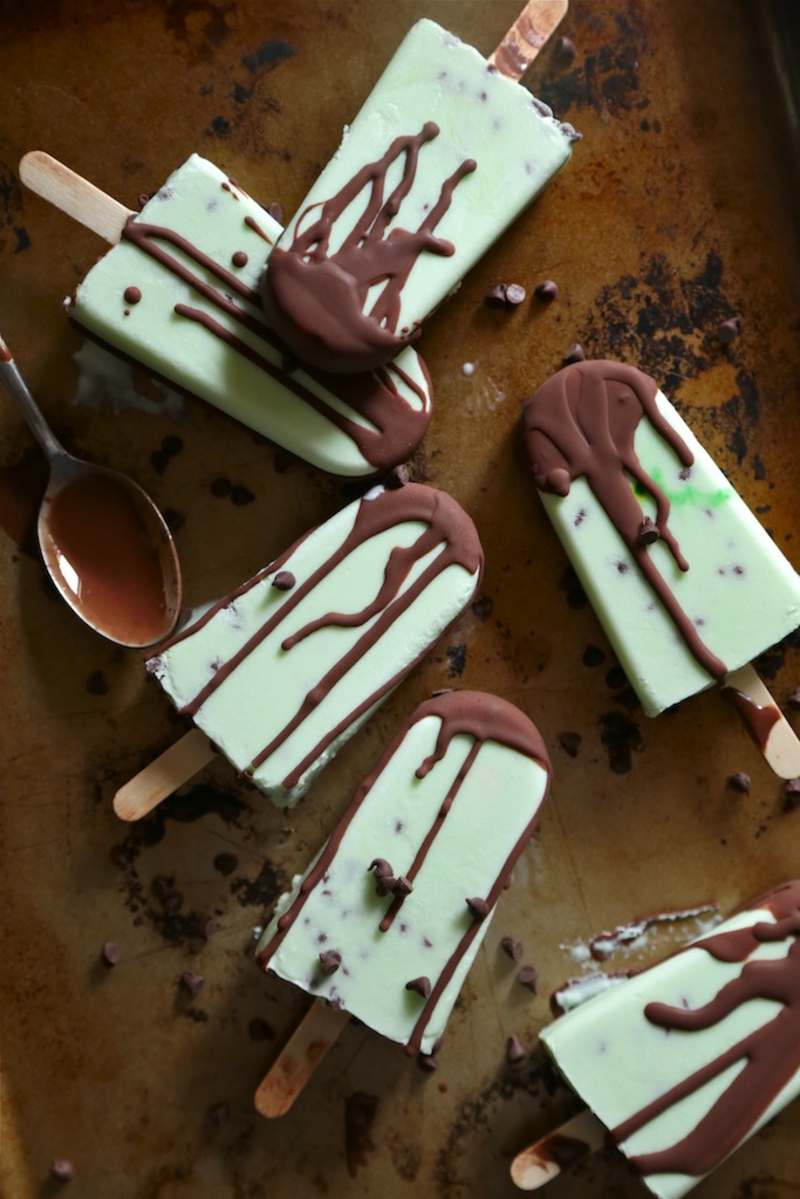 schnelle desserts im glas mit joghurt ein selber machen mit minze und schokolade