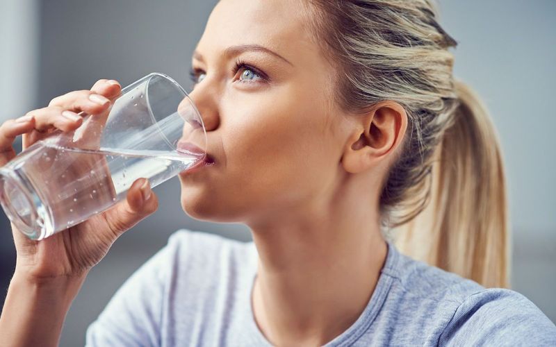 trinken vom wasser gesunde ernaehrung tipps