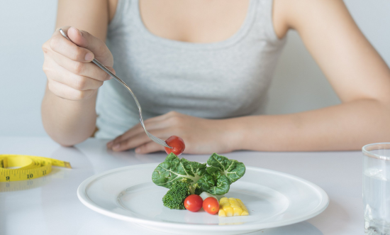 Appetit zuegeln reduzieren kleine Portionen viel Bewegung gesund bleiben