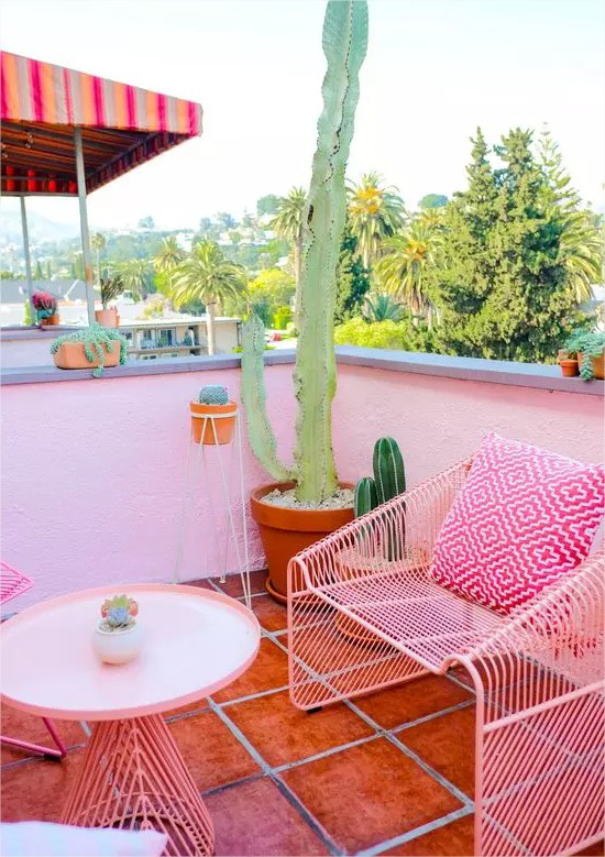 Feminine Outdoor-Bereiche Balkon mit Fliesenboden exotische Dekoration einladend