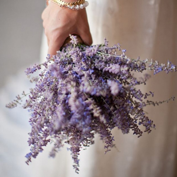 Hochzeitsdeko mit Lavendel Brautstrauß feiner dezenter sinnlicher Duft