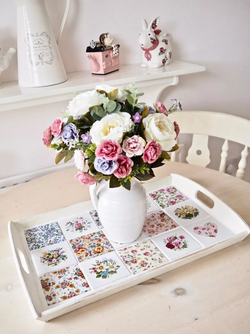Holztablett selbst gestalten und dekorieren – Bastelideen und Tipps mosaiksteine bunte fliesen floral