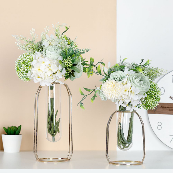 Hortensien Deko zuhause Eleganz pur Hydrangeas mit anderen Blumen kombinieren