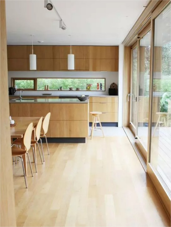 Indoor-Outdoor-Kuechen modern Raumgestaltung helles Holz dominiert