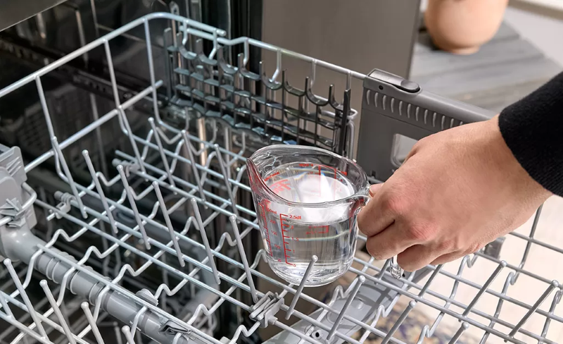 Spuelmaschine reinigen mit Hausmitteln – Schluss mit Geruch und Kalk kalkablagerungen mit essig bekaempfen