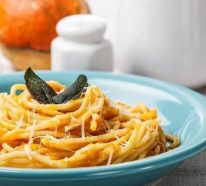 Brillantes Herbstrezept für Pasta mit Kürbis mit 9 Zutaten. Auch vegan!