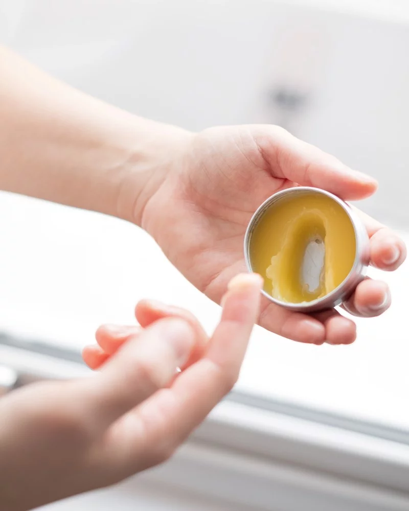 Ringelblumensalbe selber machen – Rezeptidee und Gesundheitsvorteile lippenbalm nageloel