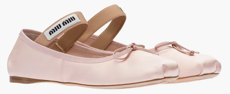 Schuh Trends im Herbst 2022 Miu-Miu-Satin-ballerinas