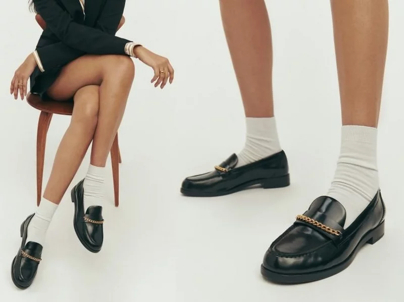Schuh Trends im Herbst 2022 Reformation-Adina-Chain-Loafers