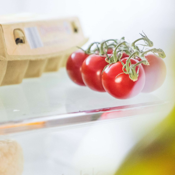 Tomaten richtig lagern im Kuehschrank weg von anderen Obst-Gemuesesorten