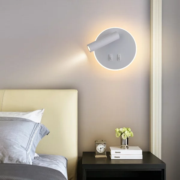Stromfresser zu Hause LED-Lampe an der Wand im Schlafzimmer Stromrechnung senken