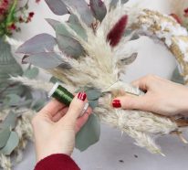 Adventskranz mit Trockenblumen basteln: Weihnachtsdekoration im Boho-Stil
