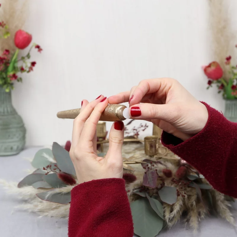 DIY Adventskranz mit Trockenblumen Kerzen gold