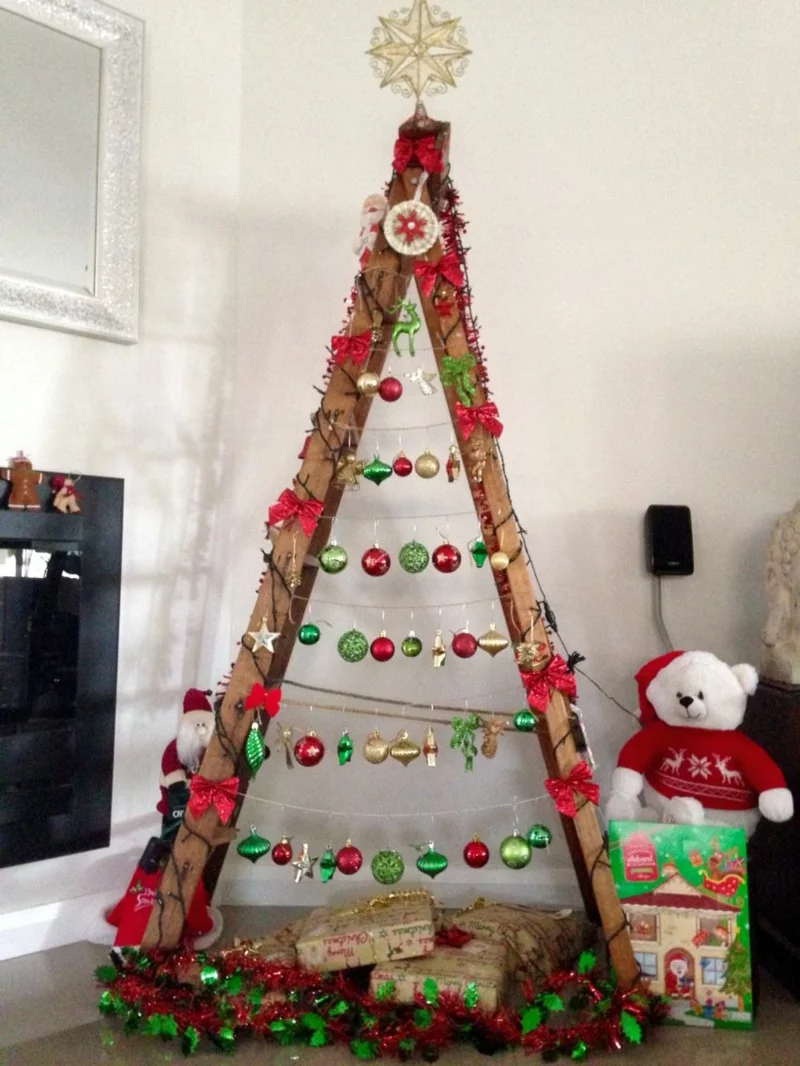 holzleiter deko weihnachten kreative dekoideen weihnachtsbaum ideen