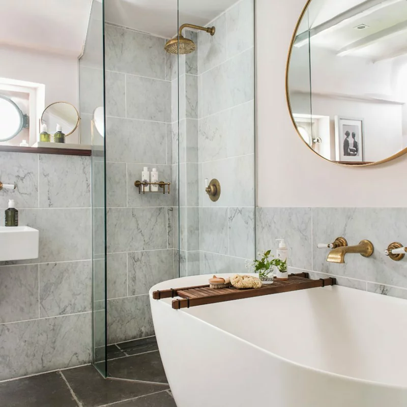 kleines bad mit dusche gestalten runder spiegel badewanne