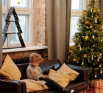 Fenster weihnachtlich dekorieren – dezente Inspirationen für 2022