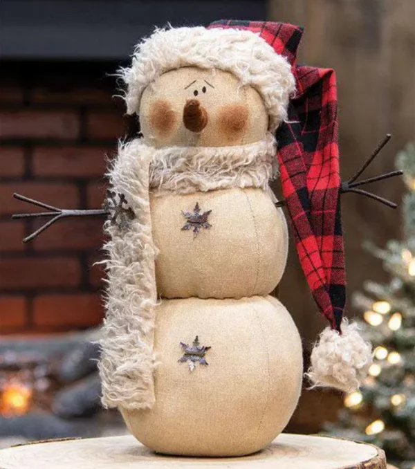 Schneemänner basteln lustige Weihnachtsdeko kleines Ornament aus kuenstlichen Kuerbissen Muetze Schal Kulleraugen