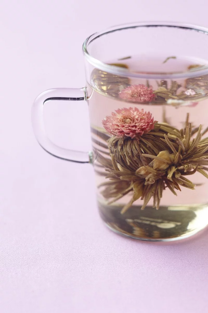 Zubereitung von Teeblumen heißt der neue Trend aus Asien