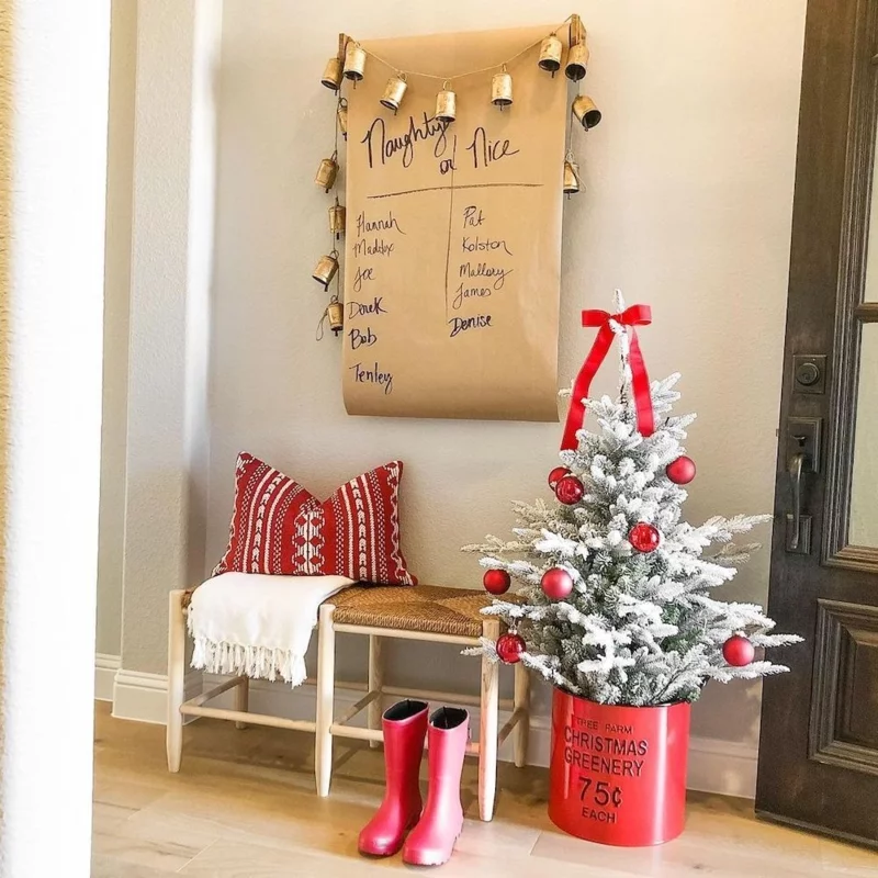 eingangsbereich weihnachtlich dekorieren tuerdeko rot
