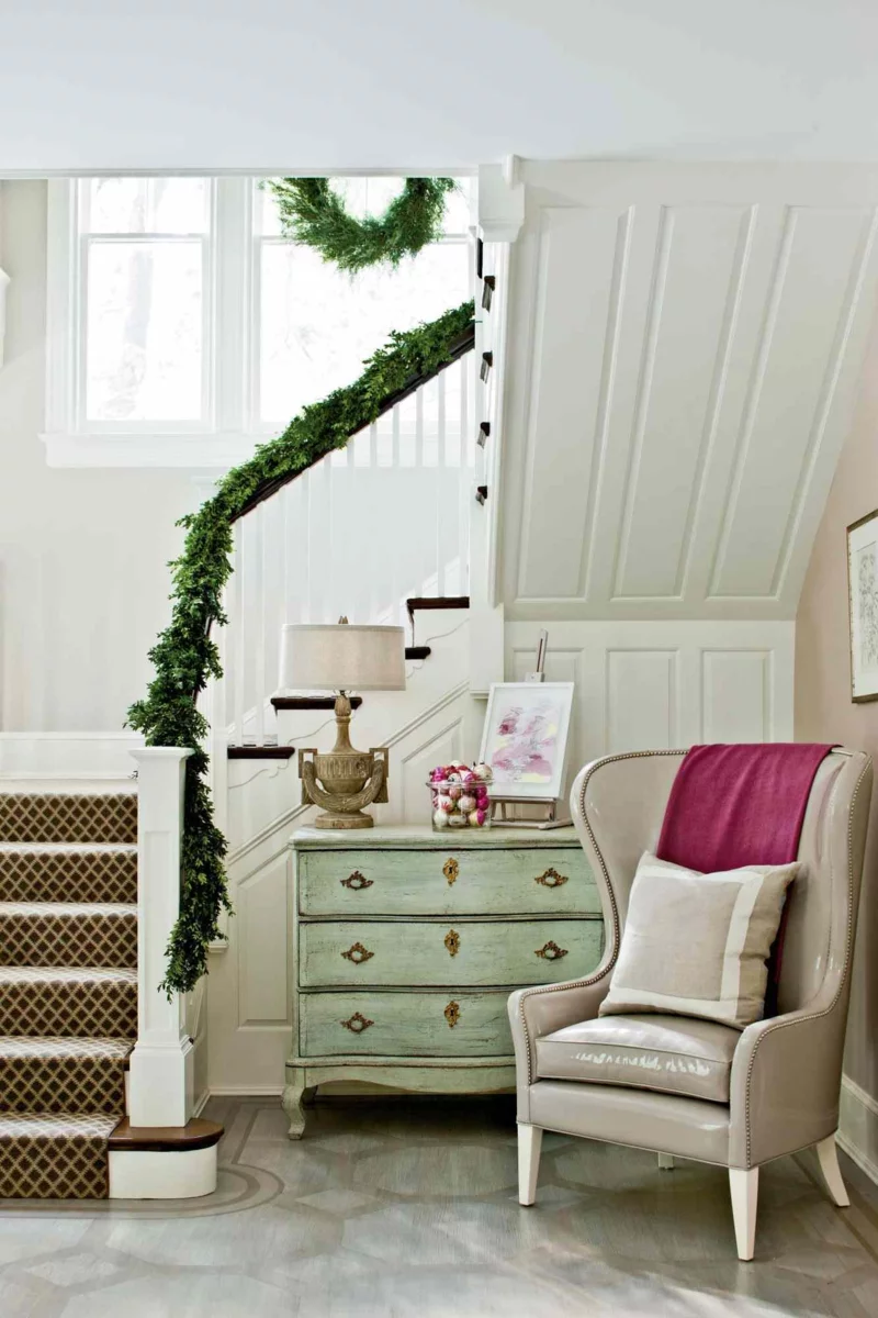 eingangsbereich weihnachtlich dekorieren tuerdeko trepennhaus deko