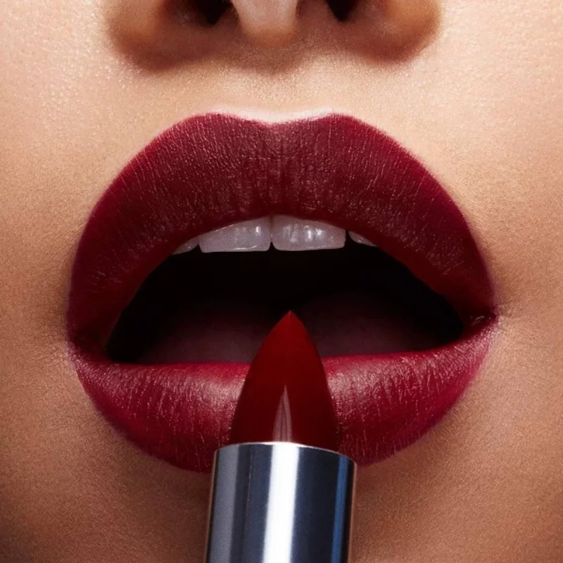 rotwein lippenstift trend angesagte lippenstiftfarben