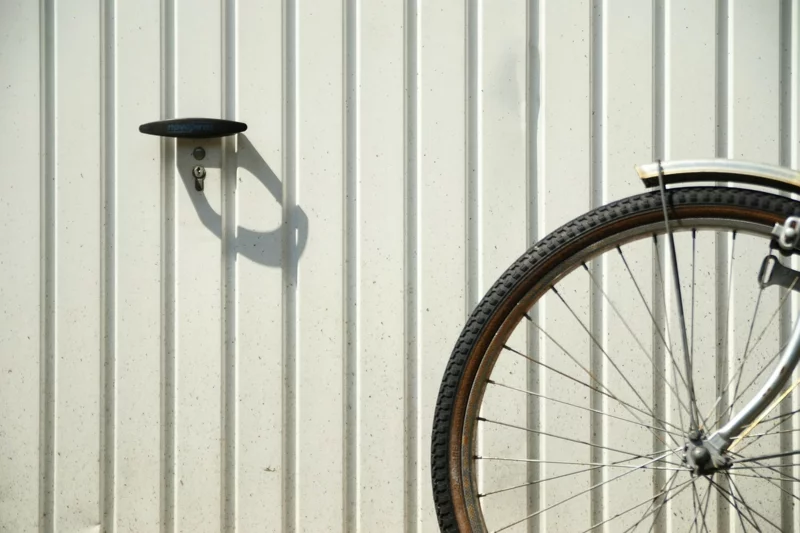 fahrrad vor der garage