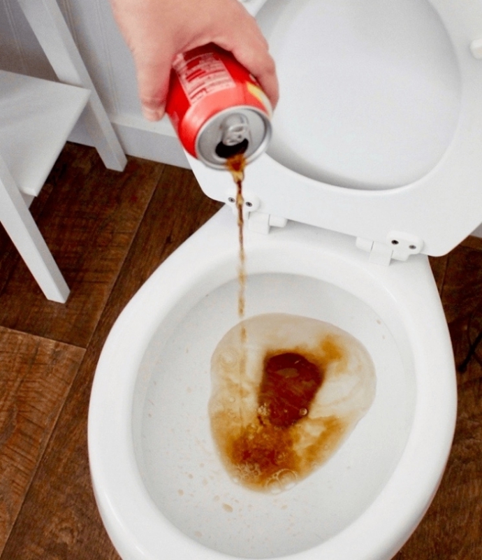 Coca Cola als WC-Reiniger benutzen Urinstein abbauen entfernen 