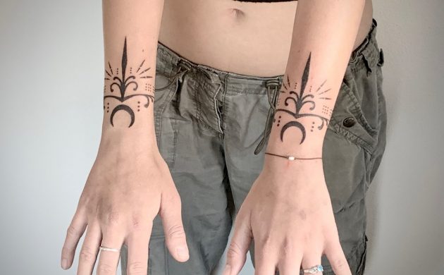 Armband Tattoo an beiden Handgelenken mit orientalischen Mustern