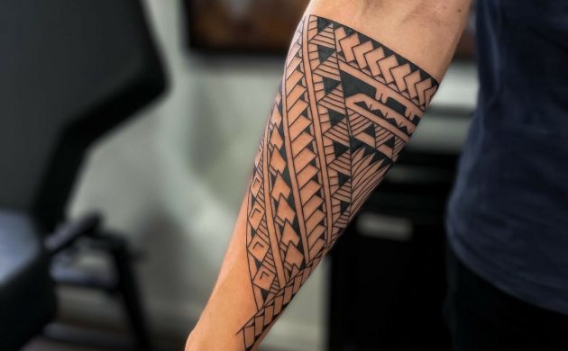 Unterarm Maori Tattoo eines Mannes