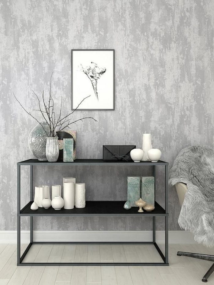 graue Wohnzimmer Tapete, schwarzes Regals und graue Decke für Sessel
