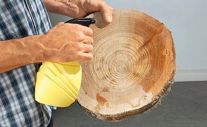 Basteln mit Holzscheiben - die Baumscheibe für das DIY Projekt vorbereiten 