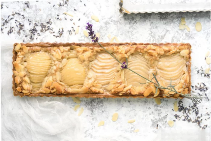 ein Hauch aus der Provence - französischer Kuchen mit Birnen und Lavendel 