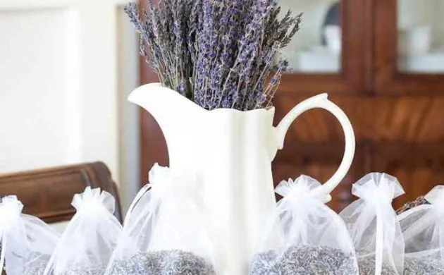 kleine Tüten aus Organza basteln mit Lavendel