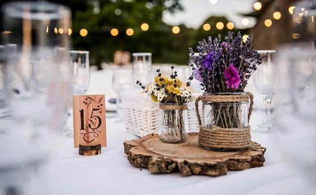 schöne Hochzeitsdeko basteln mit Lavendel im Glas
