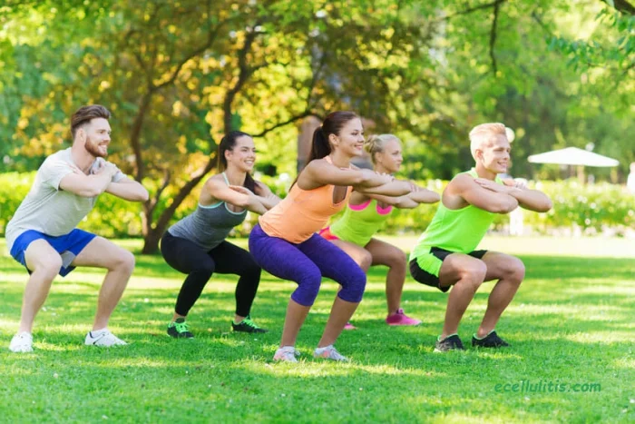 Schröpfen gegen Cellulite Sport treiben in einer Gruppe im Park trainieren