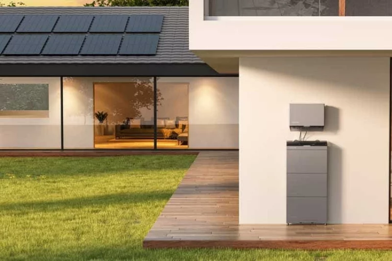 modernes Haus mit Solaranlage – die Solarenergie richtig einsetzen