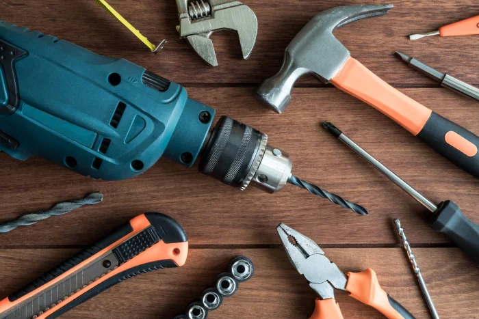 Werkzeuge für Heimwerkerprojekte Elektrobohrer und andere Tools