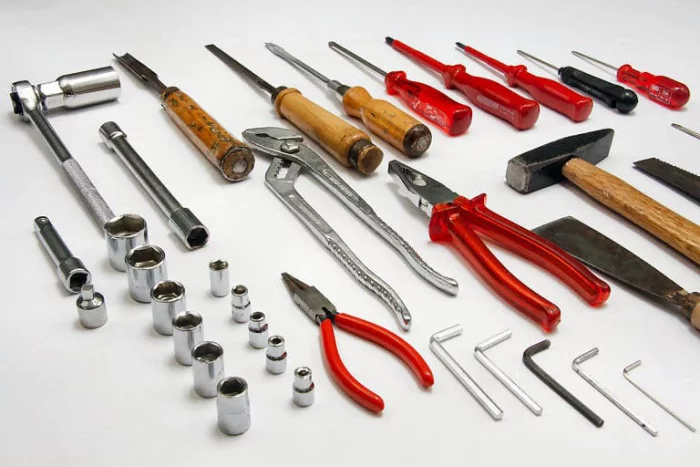 Werkzeuge für Heimwerkerprojekte Schraubenzieher Zangen Hammer