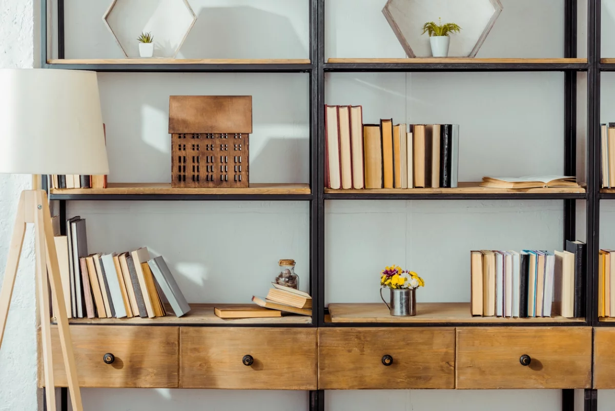 Bücherregal Ideen - dekorieren Sie das alte Regal