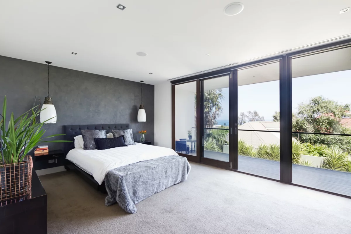 geräumiges Schlafzimmer mit Terrasse - Haus Einrichtung Ideen 