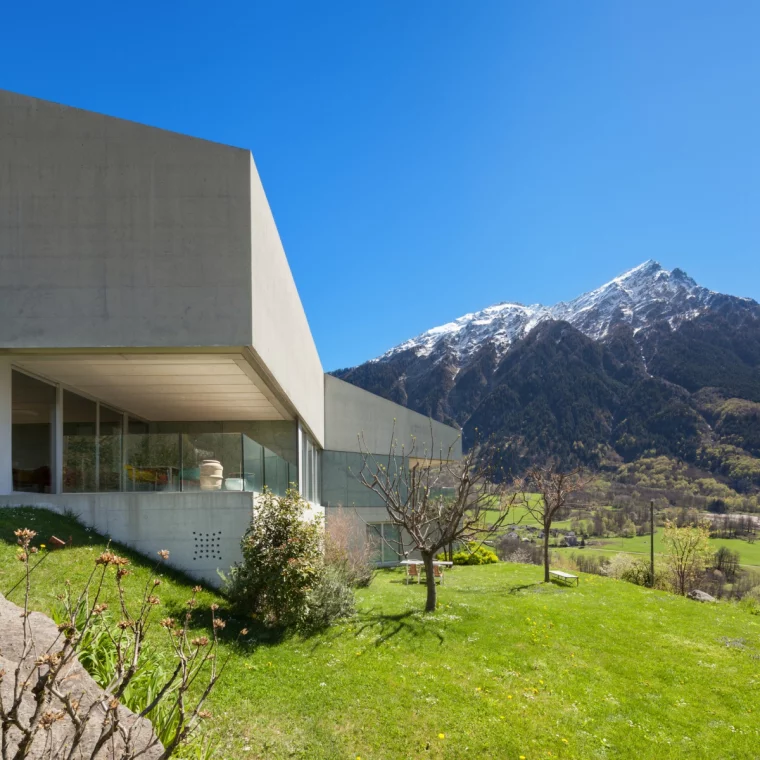 Einfamilienhaus in den Alpen – herrlicher Blick auf die Berggipfel