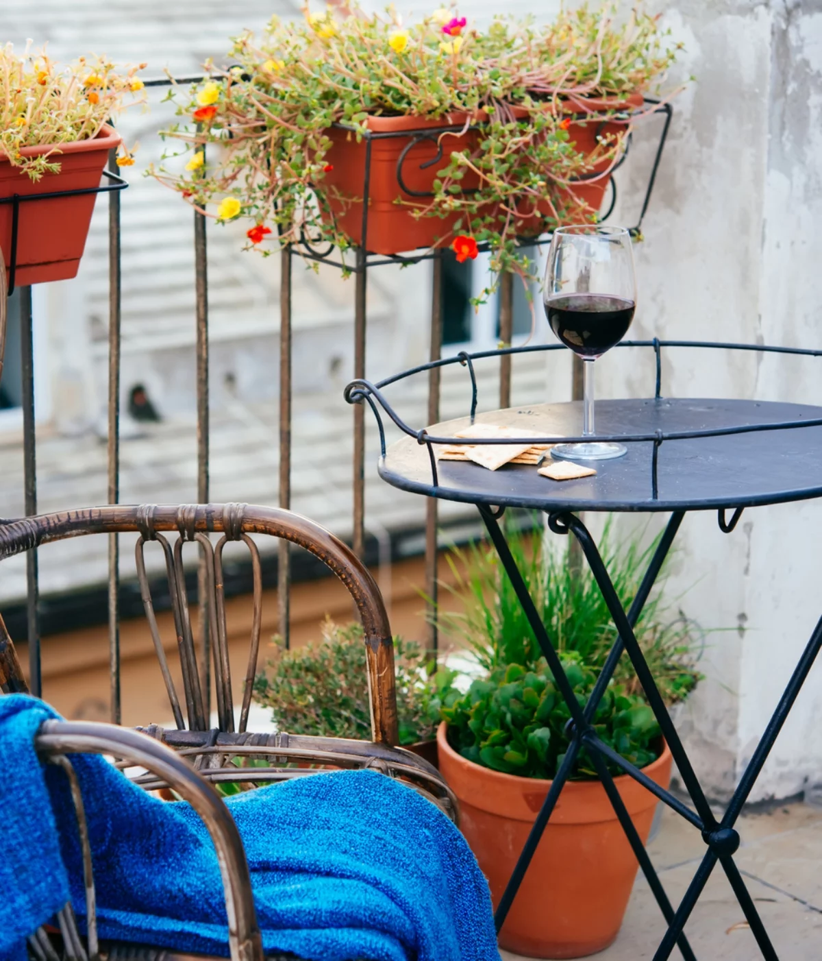 Gemütliche Atmosphäre auf dem kleinen Balkon