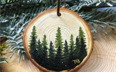 Baumscheiben Deko Weihnachten – eine meisterhaft bemalte Baumscheibe