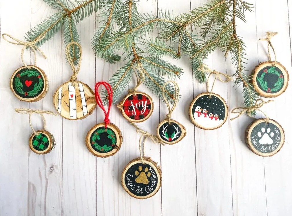 Holzscheiben mit verschiedenen Motiven bemalt Baumscheiben Deko Weihnachten mit verschiedenen Motiven