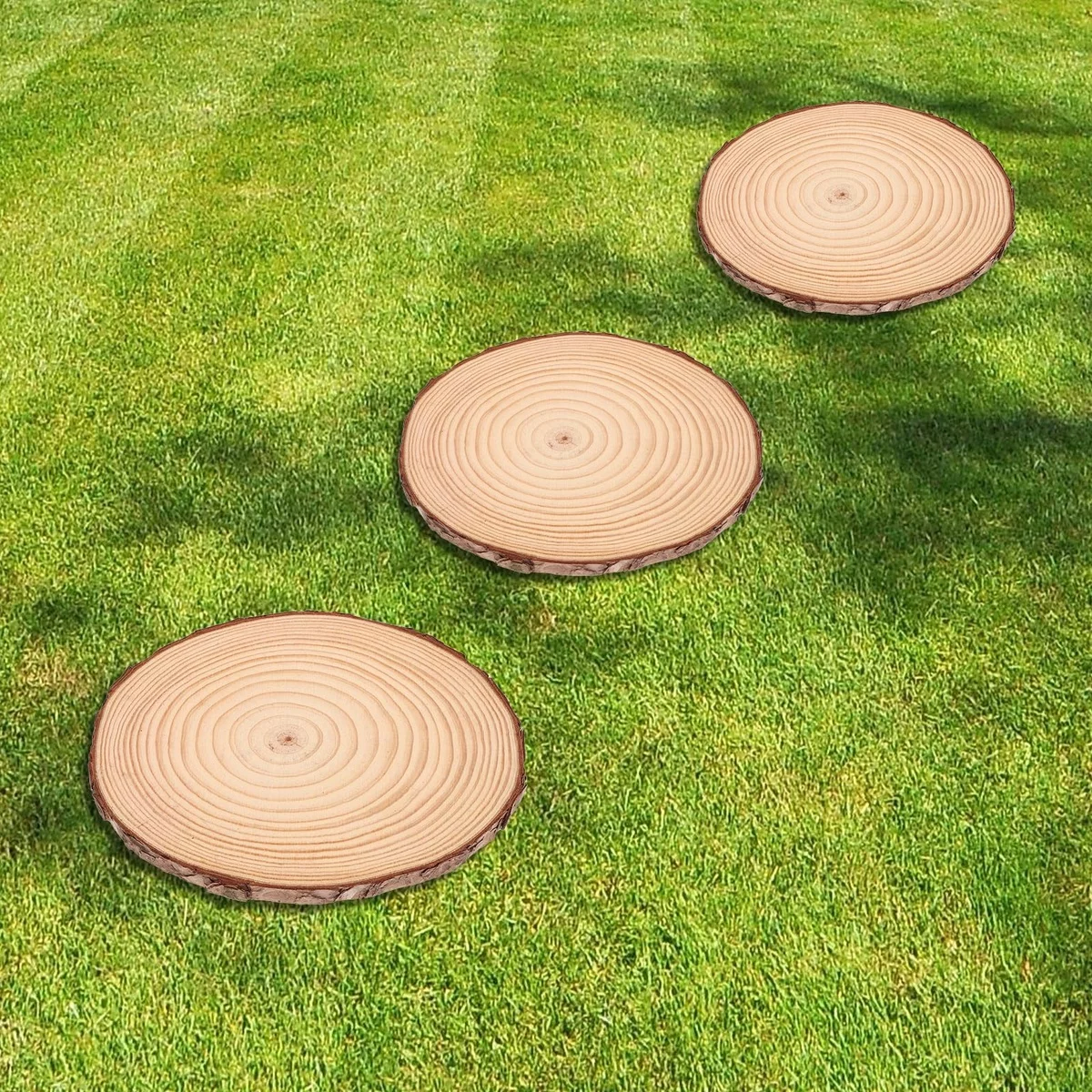 Holzscheiben als Trittsteine im Garten einsetzen 