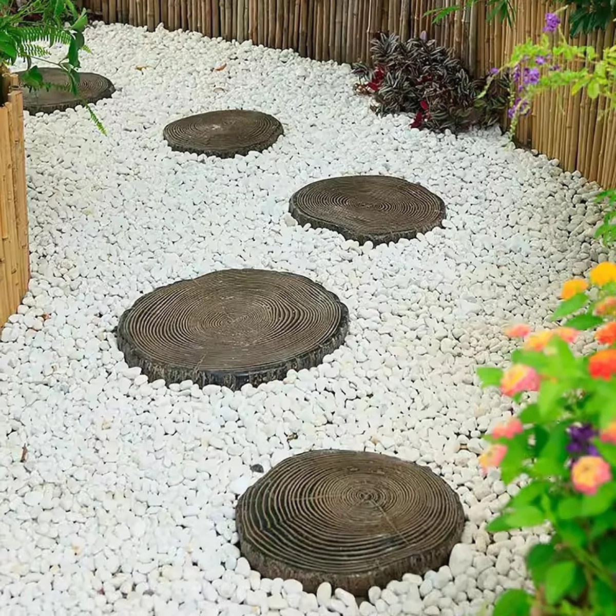 runde Trittsteine aus Holz oder Holzimitation