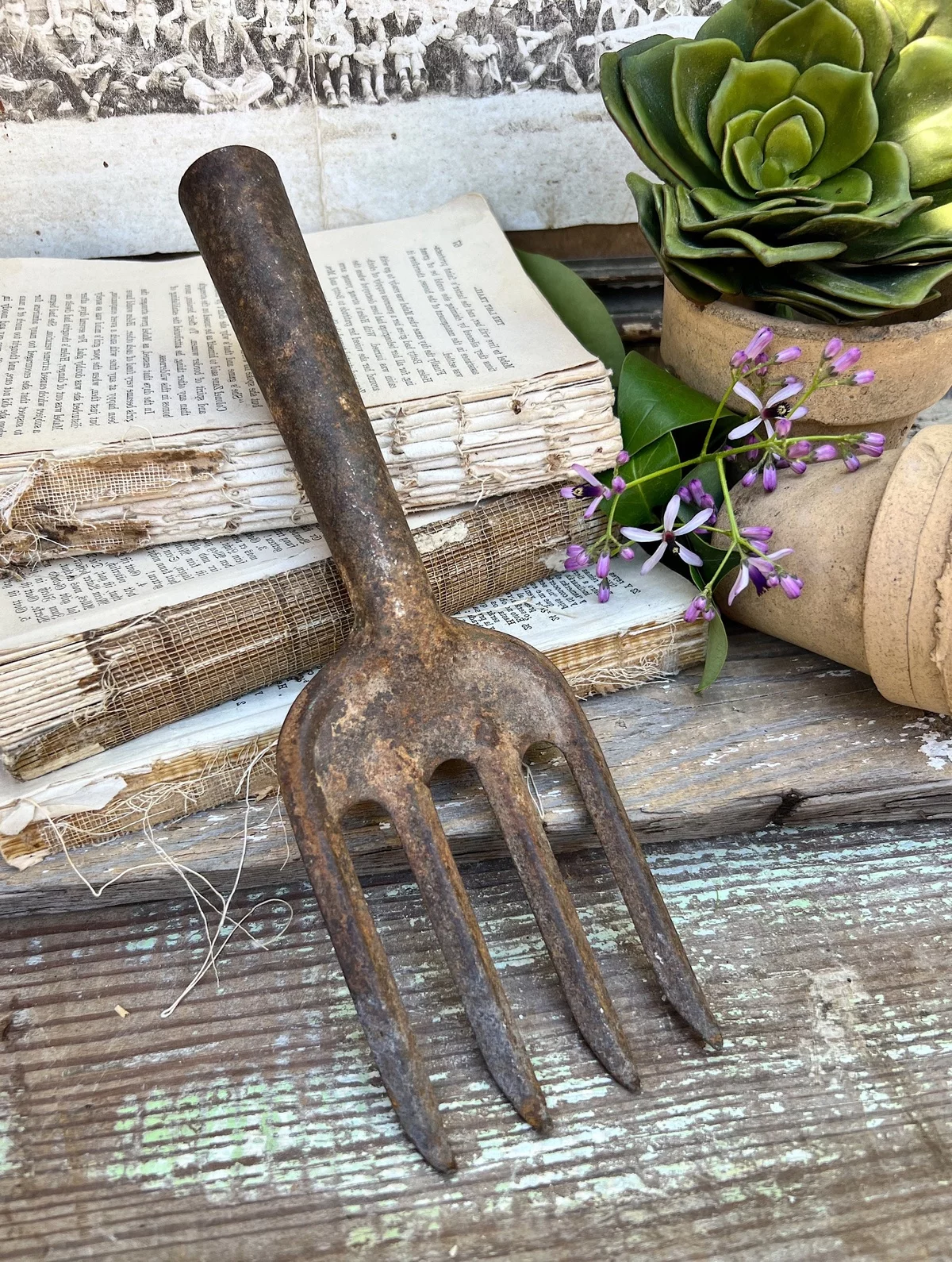 alte Garteninstrumente neu einsatzen als Gartendeko Vintage 