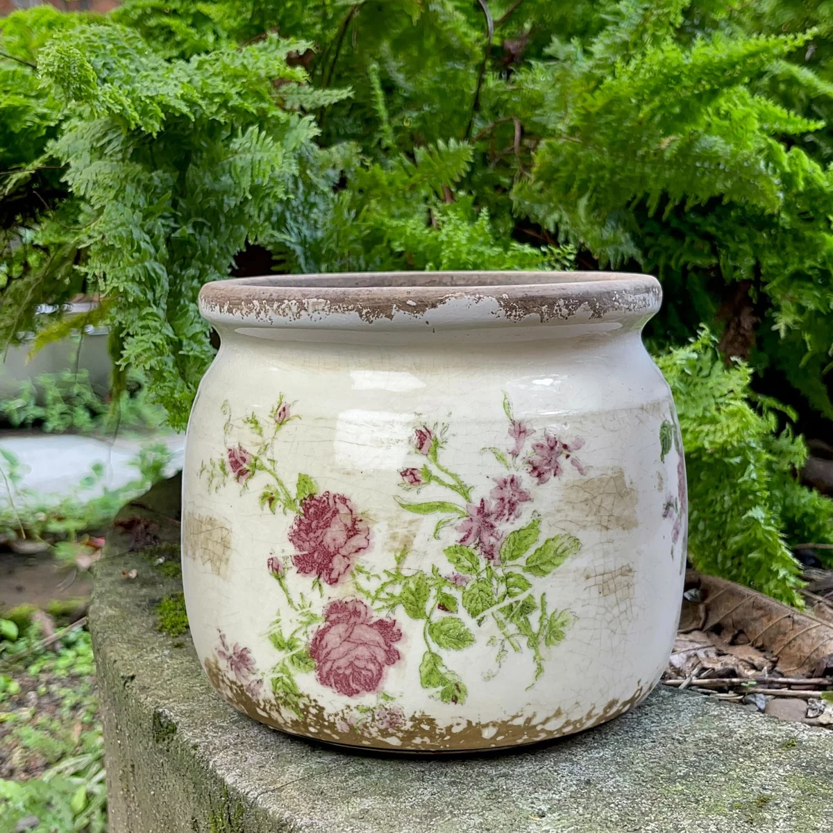 Blumentopf aus Keramik bemalt in zarten Farben - Gartendeko Vintage 